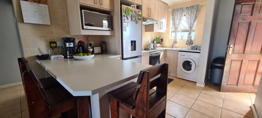 To Let 2 Bedroom Property for Rent in Burgundy Estate Western Cape